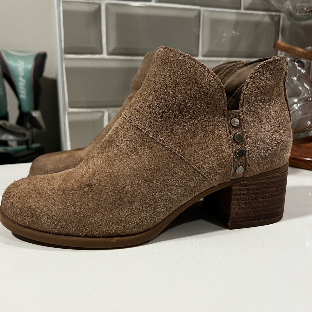 Koolaburra by Ugg beige booties